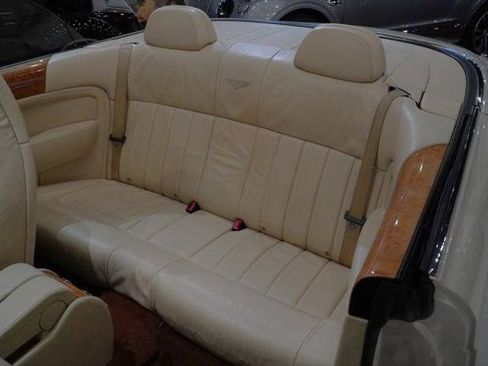 Used 2008 Bentley Azure image 29