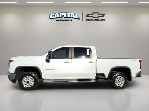 Used 2022 Chevrolet Silverado 2500 LT image 2