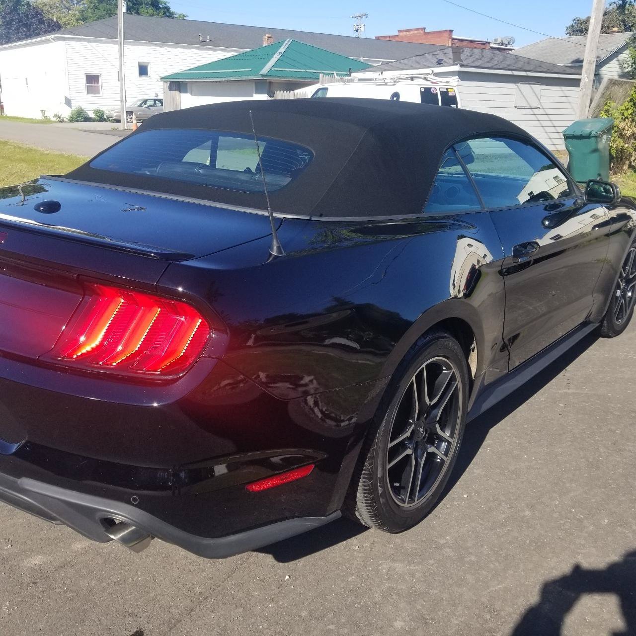 Used 2020 Ford Mustang Premium RWD image 5