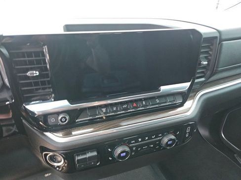 Used 2025 Chevrolet Silverado 2500 LT AWD/4WD image 16