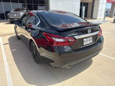 Used 2017 Nissan Altima 2.5 SR w/ Midnight Edition Package FWD image 4