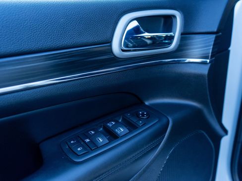 Used 2021 Jeep Grand Cherokee Limited w/ Trailer Tow Group IV image 15