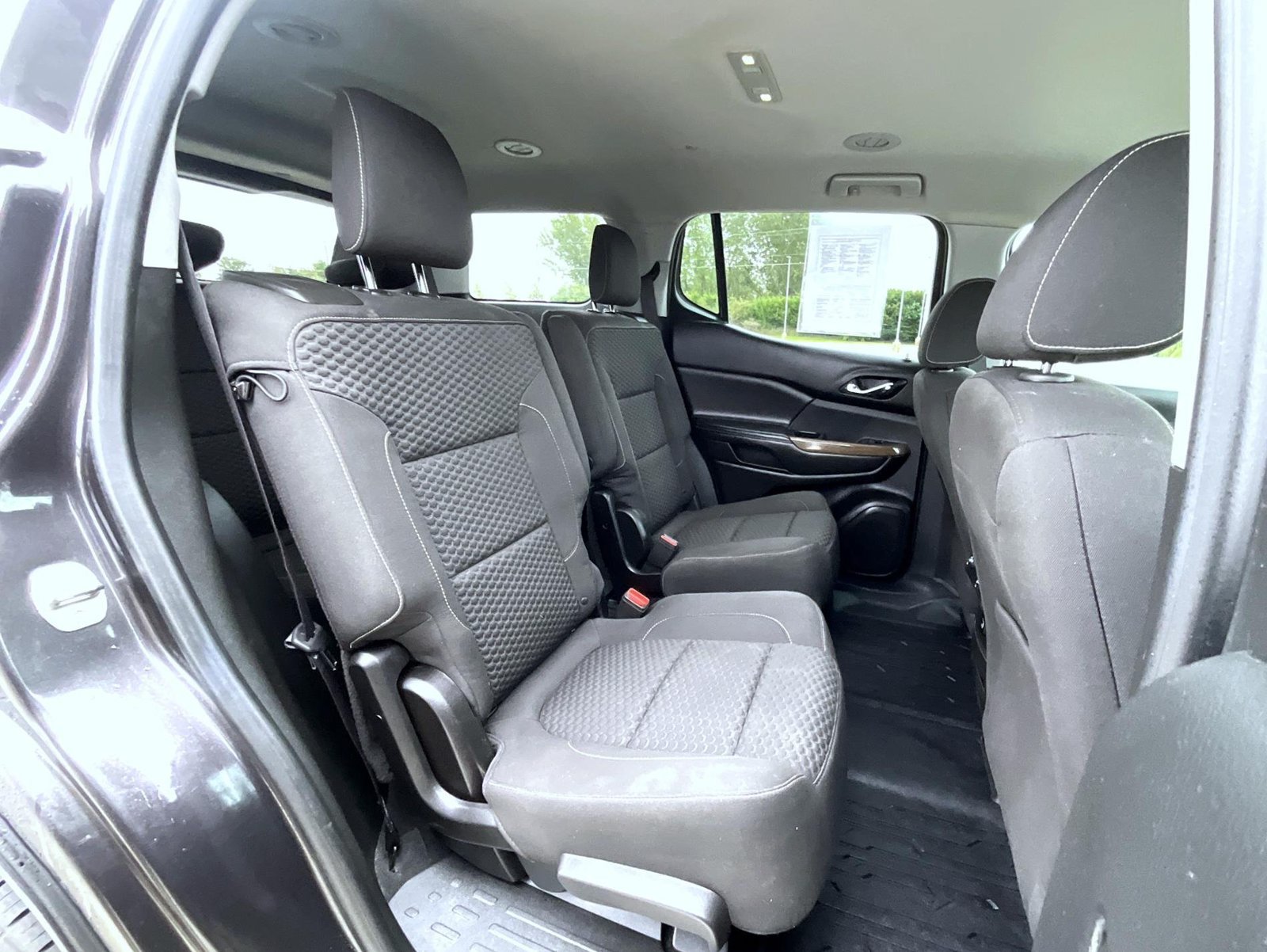 Used 2017 GMC Acadia SLE FWD image 24