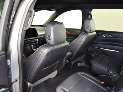 Used 2025 Chevrolet Traverse Z71 image 44