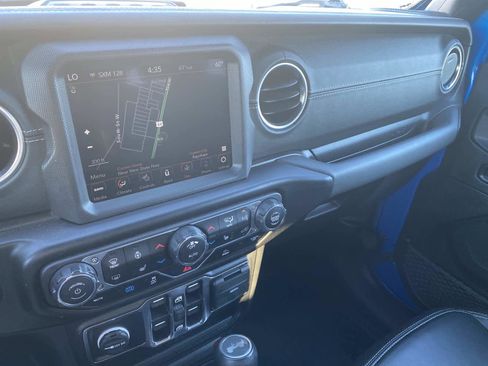 Used 2022 Jeep Wrangler Unlimited Sahara w/ Cold Weather Group image 31