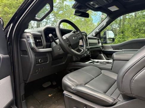 Used 2025 Ford F250 Platinum w/ Tremor Off-Road Package AWD/4WD image 9