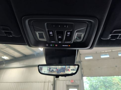 Used 2025 GMC Sierra 1500 Denali Ultimate AWD/4WD image 12