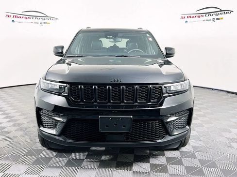 Used 2023 Jeep Grand Cherokee Altitude AWD/4WD image 3