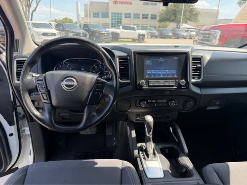 Used 2022 Nissan Frontier SV w/ Technology Package RWD image 27