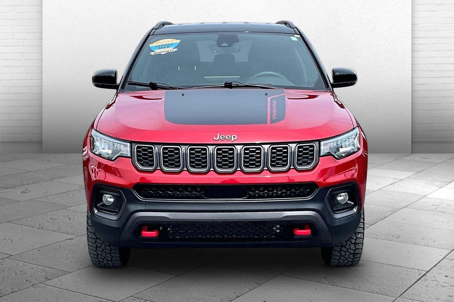Used 2025 Jeep Compass Trailhawk AWD/4WD image 2