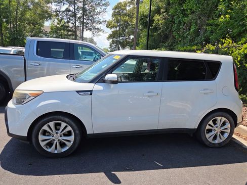 Used 2014 Kia Soul + FWD image 4