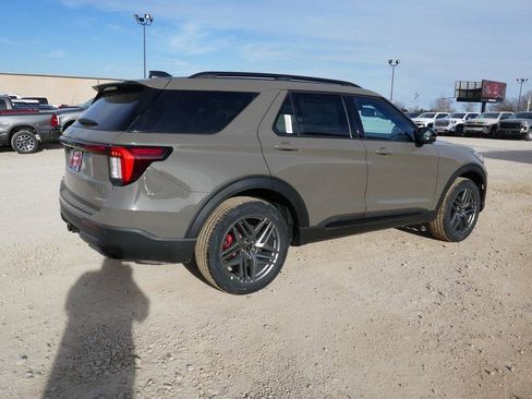 New 2026 Ford Explorer ST-Line w/ ST-Line Street Pack image 4