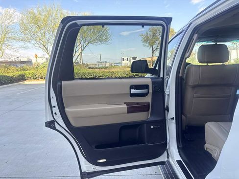 Used 2015 Toyota Sequoia Platinum RWD image 12