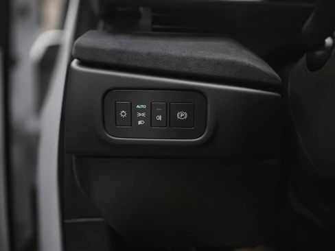 Used 2023 Fisker Ocean Sport FWD image 31