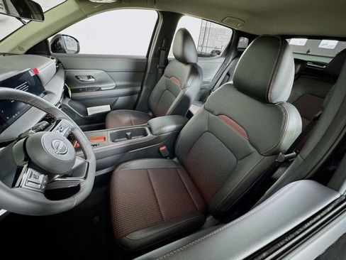 New 2026 Nissan Kicks SR AWD/4WD image 17