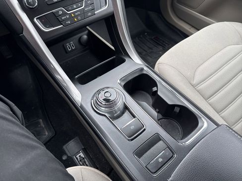 Used 2019 Ford Fusion SE image 10