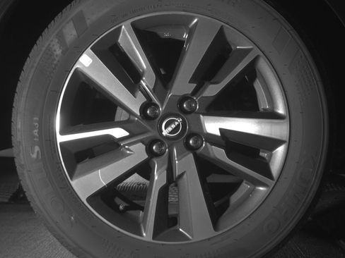 Used 2025 Nissan Versa SV FWD image 15