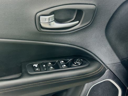 Used 2019 Jeep Compass Limited FWD image 15