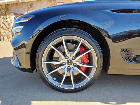 Used 2025 Genesis G70 2.5T image 5