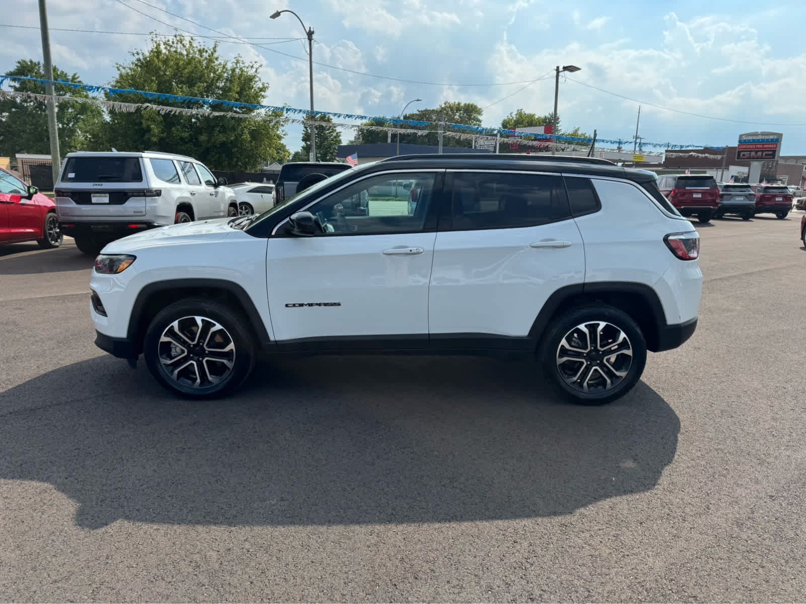 Used 2023 Jeep Compass Limited AWD/4WD image 3