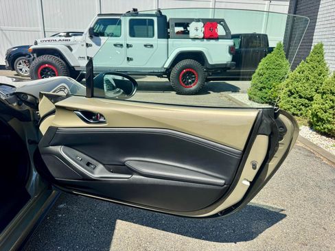 Used 2023 MAZDA MX-5 Miata Club RWD image 32
