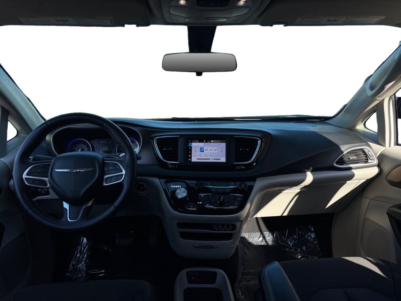 Used 2022 Chrysler Voyager LX FWD image 10