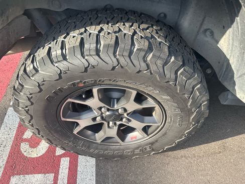 Used 2019 Jeep Wrangler Unlimited Rubicon AWD/4WD image 3