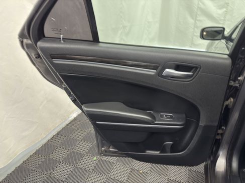 Used 2017 Chrysler 300 C Platinum w/ Safetytec Group II image 22