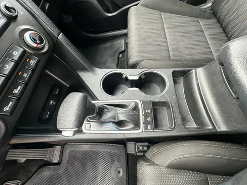 Used 2020 Kia Sportage LX AWD/4WD image 18