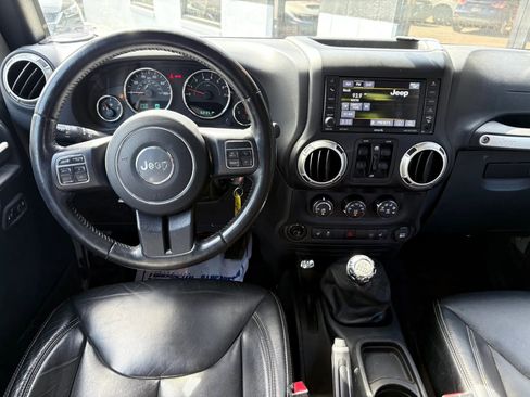 Used 2017 Jeep Wrangler Unlimited Sahara w/ Max Tow Package AWD/4WD image 24