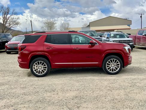 New 2026 GMC Terrain Denali w/ LPO, Black Badging Package image 6