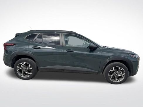 Used 2025 Chevrolet Trax LT FWD image 18