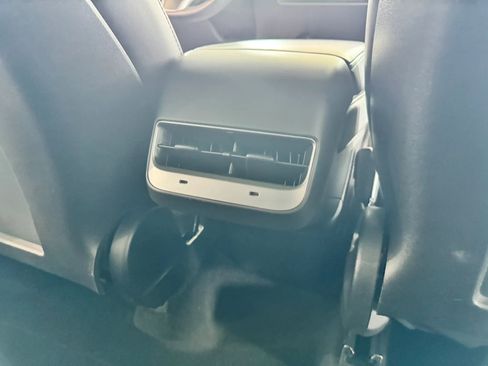 Used 2020 Tesla Model Y Long Range image 17