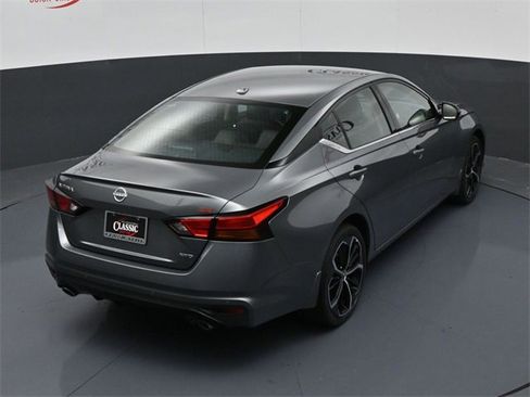 Used 2025 Nissan Altima 2.5 SR image 22