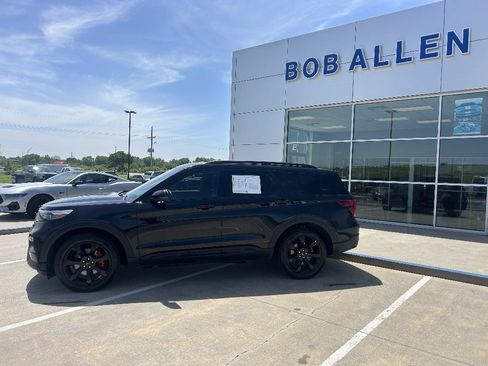 Used 2023 Ford Explorer ST w/ Equipment Group 401A AWD/4WD image 2