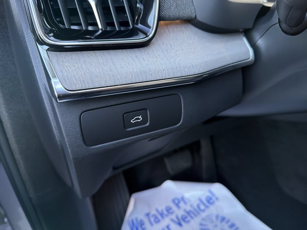 Certified 2026 Volvo XC90 B5 Ultra AWD/4WD image 17