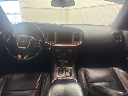 Used 2019 Dodge Charger SXT image 17