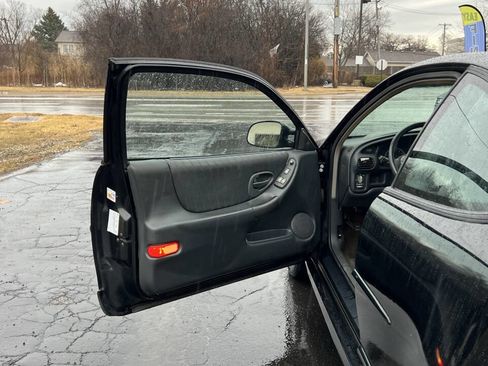 Used 1997 Pontiac Grand Prix GT w/ Opt Pkg image 22