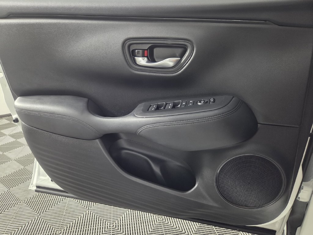 Used 2023 Honda HR-V LX image 39