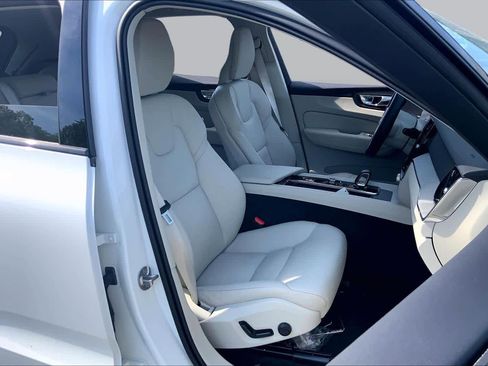 Used 2025 Volvo XC60 B5 Plus w/ Protection Package Premier AWD/4WD image 9