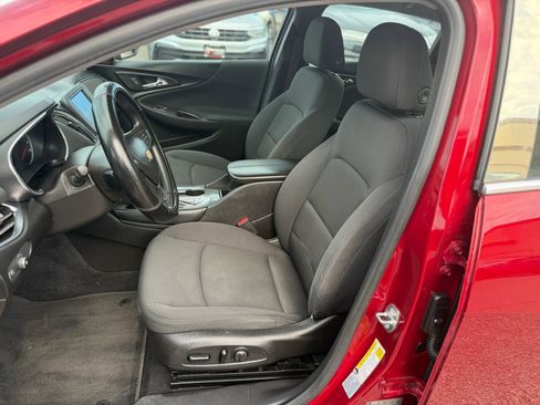 Used 2017 Chevrolet Malibu LT FWD image 13