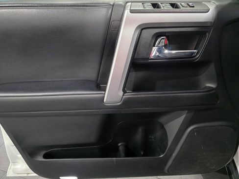 Used 2020 Toyota 4Runner SR5 Premium image 10