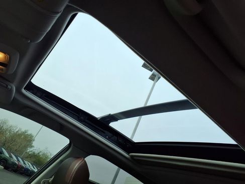 Used 2017 Subaru Forester 2.5i Touring image 3