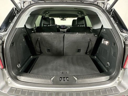 Used 2024 Ford Explorer XLT w/ Equipment Group 202A AWD/4WD image 25