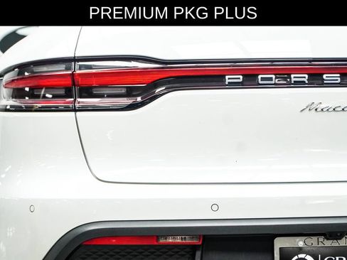 Used 2023 Porsche Macan AWD/4WD image 18