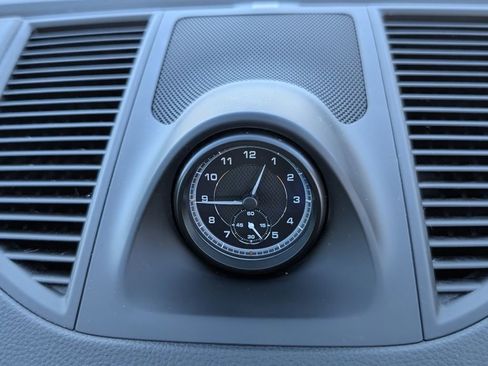 Used 2024 Porsche Macan image 16