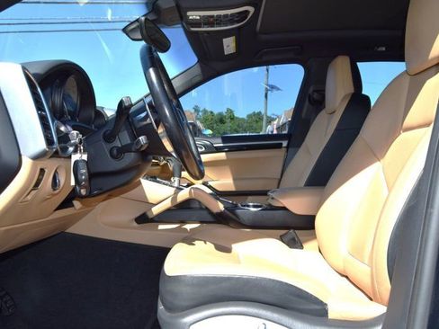 Used 2016 Porsche Cayenne AWD/4WD image 17