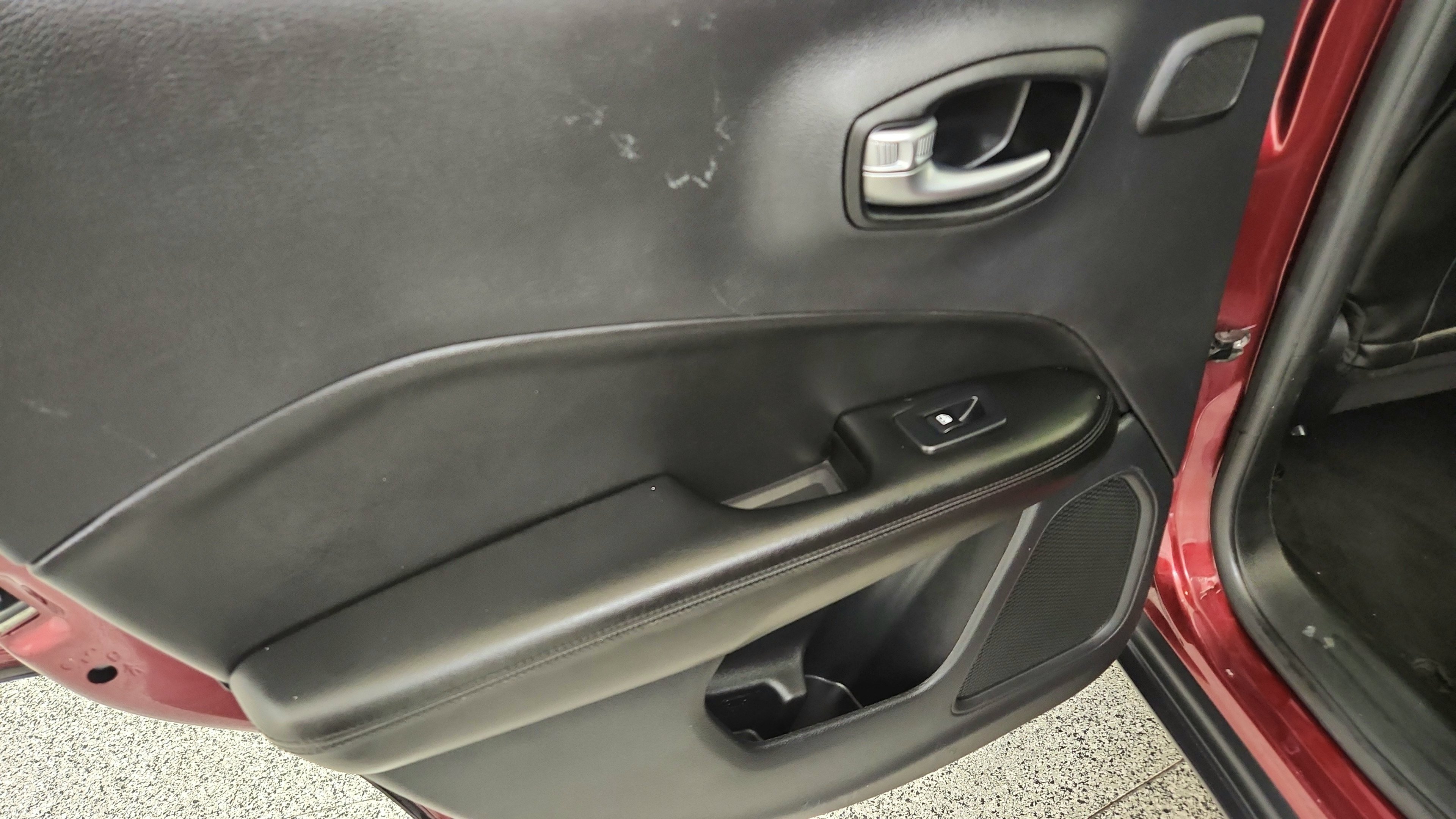 Used 2021 Jeep Compass Latitude w/ Sun and Sound Group FWD image 28