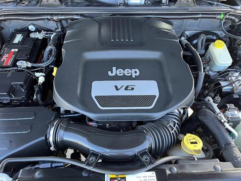 Used 2014 Jeep Wrangler Unlimited Sahara w/ Connectivity Group image 26