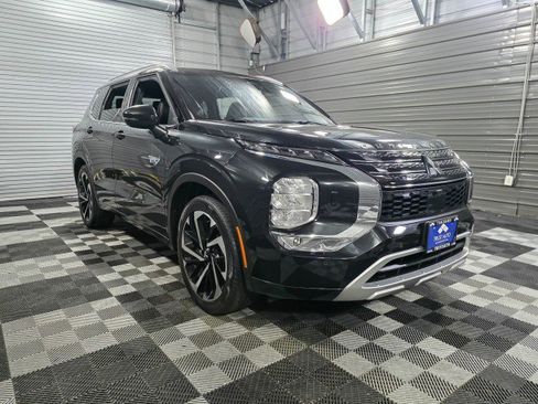 Used 2023 Mitsubishi Outlander SEL image 3